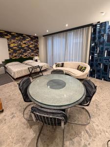 Glass & Charme - Central Suite