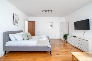 Modern Corporate Studio London SE16