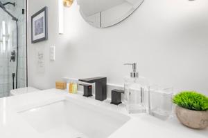 Outdoor Projector, Arcade, Fire Pit, 2 Car Garage, 2 Living Rooms