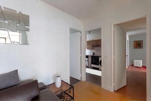 Spacious 3BR - Sleeps 8 - Molitor