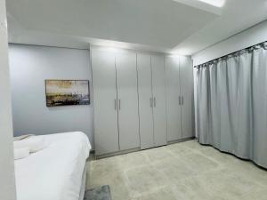 DECADE Self-catering