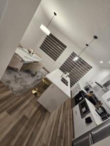 Modern Comfort - With AC