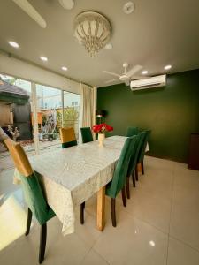 Magnitude 6 Bedroom Villa In Pratumnak