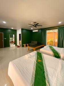 Magnitude 6 Bedroom Villa In Pratumnak