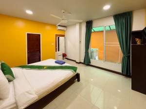 Magnitude 6 Bedroom Villa In Pratumnak