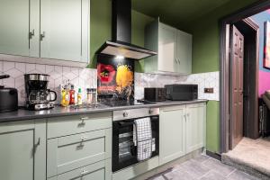 Hull Newland Avenue Group Stay 4BR TVs inRooms Vibrant - Cafes Restaurant Hull Uni