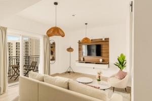 Luxury 1 Bedroom Apartment near Ferrari World Abu Dhabi & Yas Mall