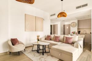 Luxury 1 Bedroom Apartment near Ferrari World Abu Dhabi & Yas Mall