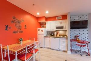 Mickey Mouse Themed Getaway next to Disney 1