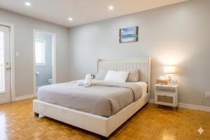 Charming 3 Bedroom home near the lake