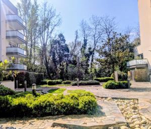 Simple apart with parking and terrace