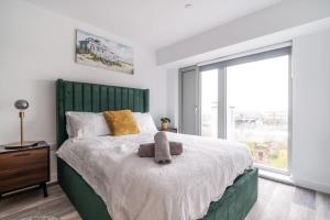 Luxury Above the City Contemporary 2-Bed, 2-Bath