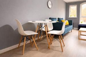 Elegant 2BR Oxford Apartment - Stylish & Central