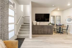 The Rome Street Retreat - Near DIA, Gaylord & AFB