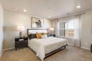 The Rome Street Retreat - Near DIA, Gaylord & AFB