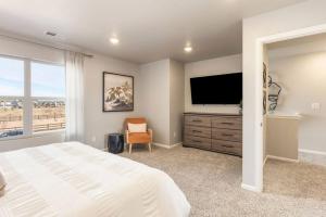 The Rome Street Retreat - Near DIA, Gaylord & AFB