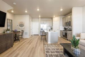 The Rome Street Retreat - Near DIA, Gaylord & AFB