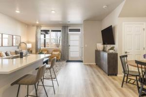 The Rome Street Retreat - Near DIA, Gaylord & AFB