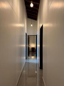 Warm Tropical Flat in Manila, Green Views & 3 Queen Beds