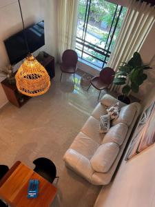 Warm Tropical Flat in Manila, Green Views & 3 Queen Beds