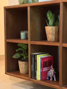 Warm Tropical Flat in Manila, Green Views & 3 Queen Beds
