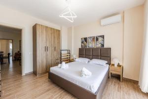 H&H Beachfront Apartment By PS