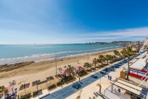 H&H Beachfront Apartment By PS