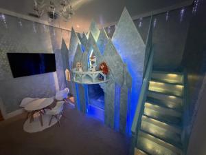 Luxury 8BR Pool Home Near Disney with Mario Game Room