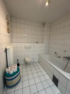 Schönes Haus mit 4 Schlafzimmer Küche Bad WC & Wohnzimmer 2 Parkplätze