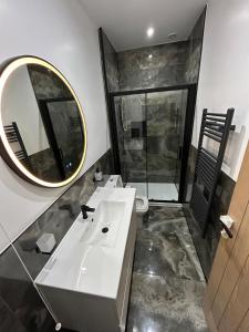 Spacious 6-Guest Retreat with Pool Table