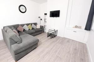 Spacious 6-Guest Retreat with Pool Table