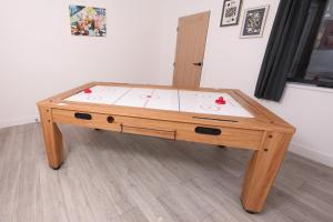 Spacious 6-Guest Retreat with Pool Table