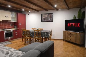 Appartamento con Biliardo Privato Patio e Parcheggio Aosta