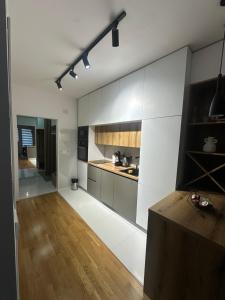 Aleksej Place Modern Apartment Near Center with Parking and Garden