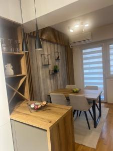 Aleksej Place Modern Apartment Near Center with Parking and Garden
