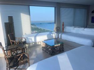 Suite de lujo con vista en hotel, salida a playa y amenities premium