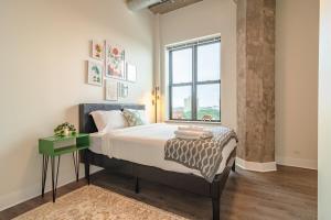 Spacious 3BR Corner Stay with Optional Parking and Gym Access Near McCormick Place, Grant Park and Soldier Field