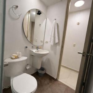 Apartamento vista al mar con piscina y parqueadero privado