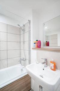 Stylish Sleek 2-Bedroom Apartment Manchester
