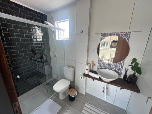 Sobrado novo com AC, terraço e suíte