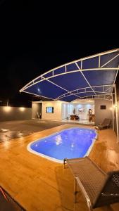 Casa estilo Quincho rustico con habitacion y piscina privado