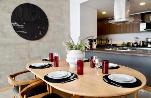 SANTA FE Red Beautiful Apartment!