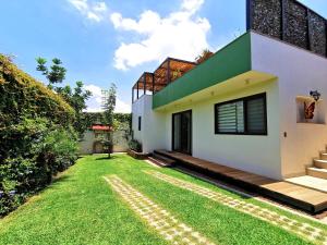 Bungalow Romántico con Jacuzzi Privado y Terraza con Vista