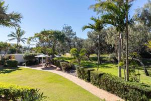 Surfside Buddina Beachfront 3bed Apt - Direct Beach Access
