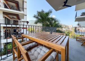 Oasis Riverfront Resort-Style One Bedroom