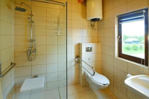 Comfortable wooden holiday homes near the beach