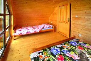 Comfortable wooden holiday homes near the beach