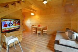 Comfortable wooden holiday homes near the beach