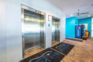 Direct Oceanfront View w Pools High Floor Studio