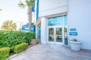 Direct Oceanfront View w Pools High Floor Studio